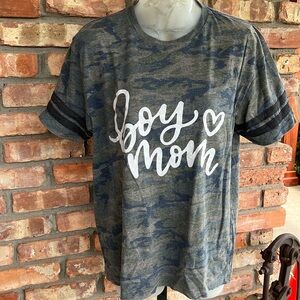 Live Tell brand camo Tshirt with press on graphic boy❤️mom. Size medium.